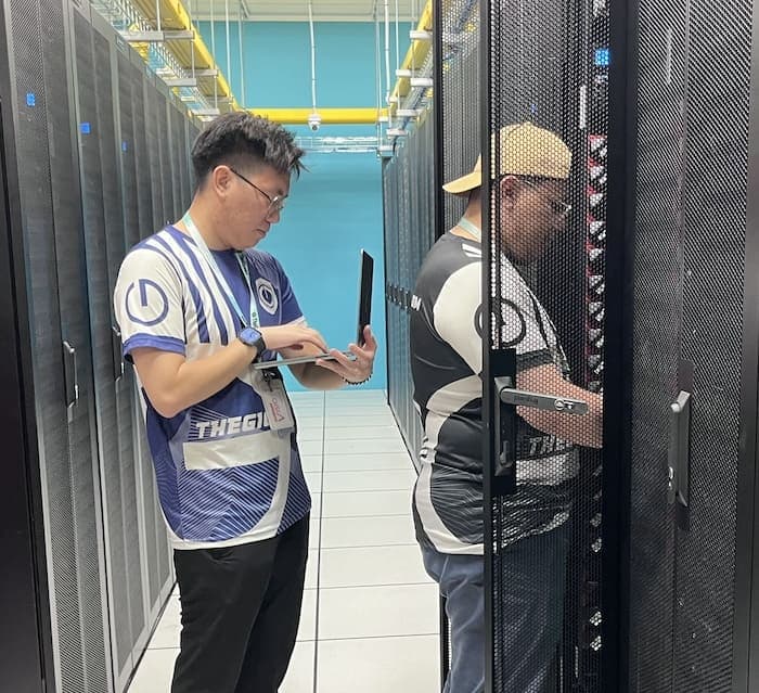Technician controlling the server with a laptop.